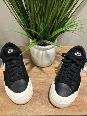 Nike Women’s Court Legacy Lift Black  Sneakers with White Sole